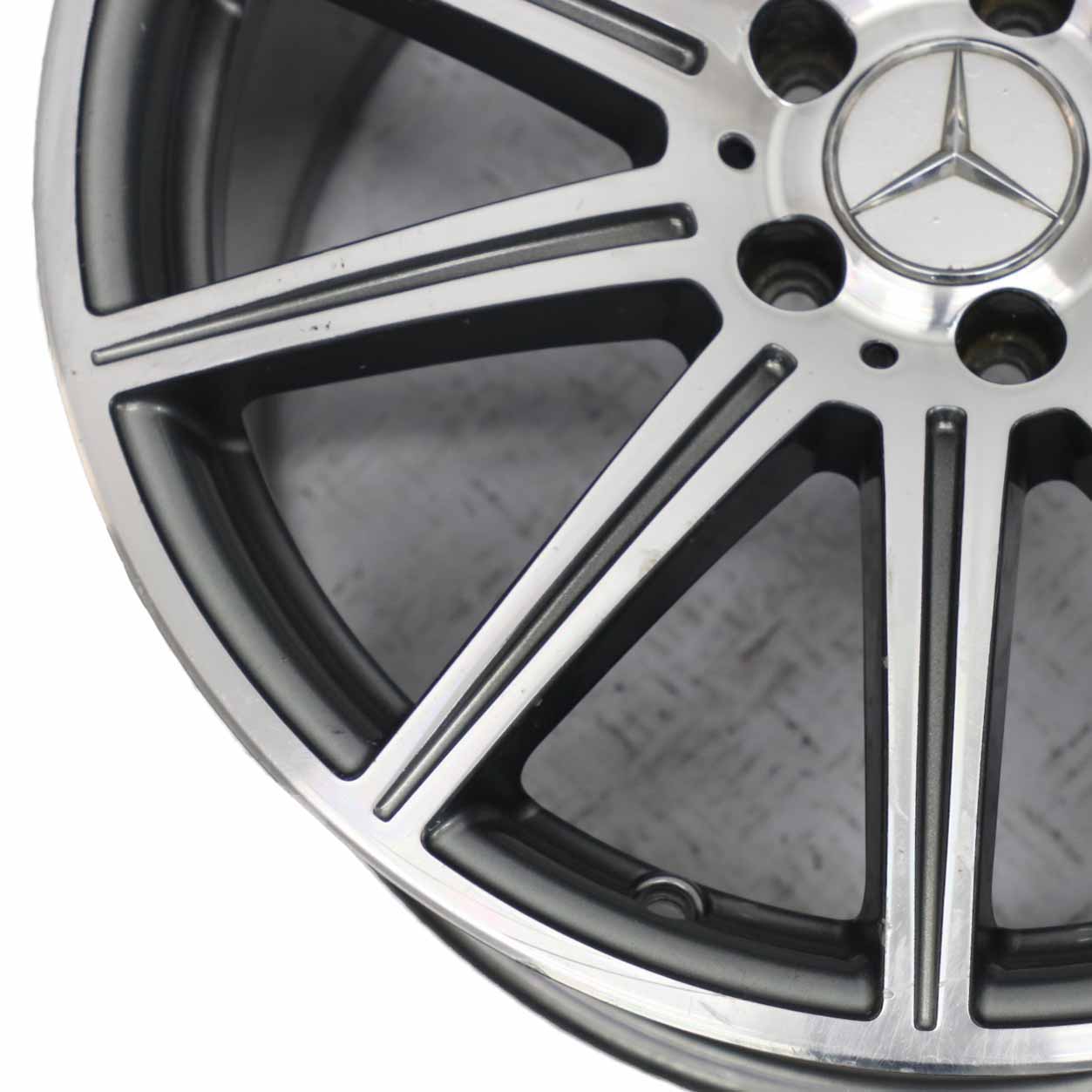 Mercedes W212 E63 AMG Leichtmetallfelge 10-Speichen Rad 19" 9,5J A2124015102