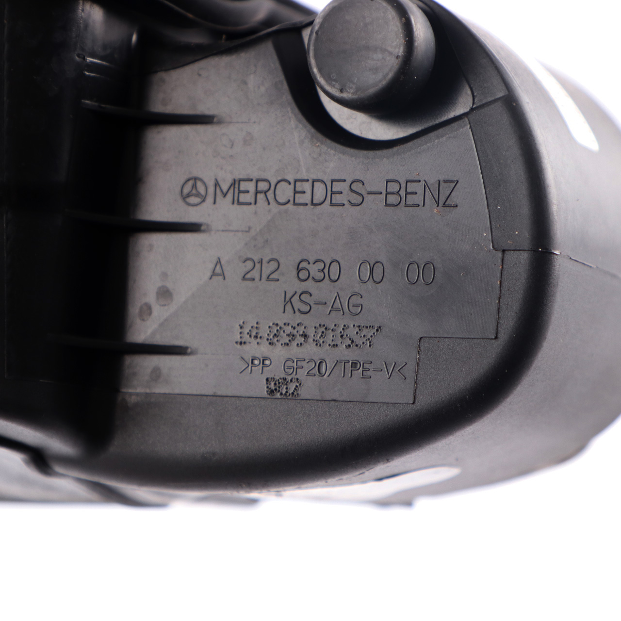 Mercedes W212 Kraftstoff Tankdeckel Tankklappe A2126300000