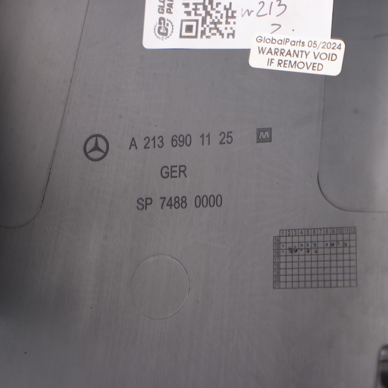 Mercedes W213 Untere B-Säulenverkleidung links A2136901125