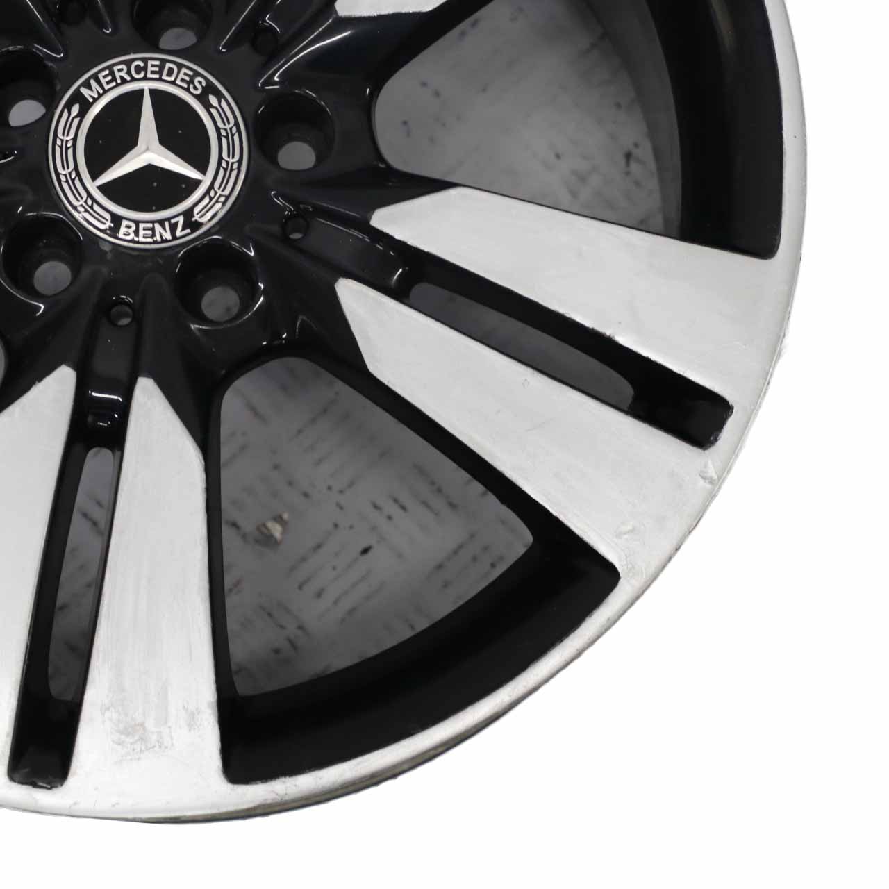 Mercedes W176 Leichtmetallfelge 18" ET:52 7,5J 5 Doppelspeiche A2464010402