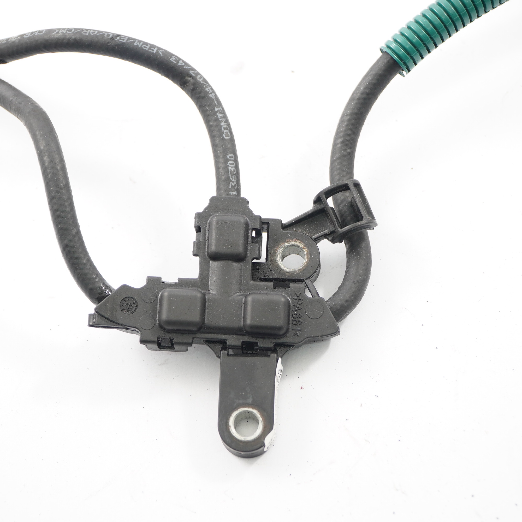 Mercedes W204 Diesel OM642 Fuel Return Leak Line With Bracket A6420780341