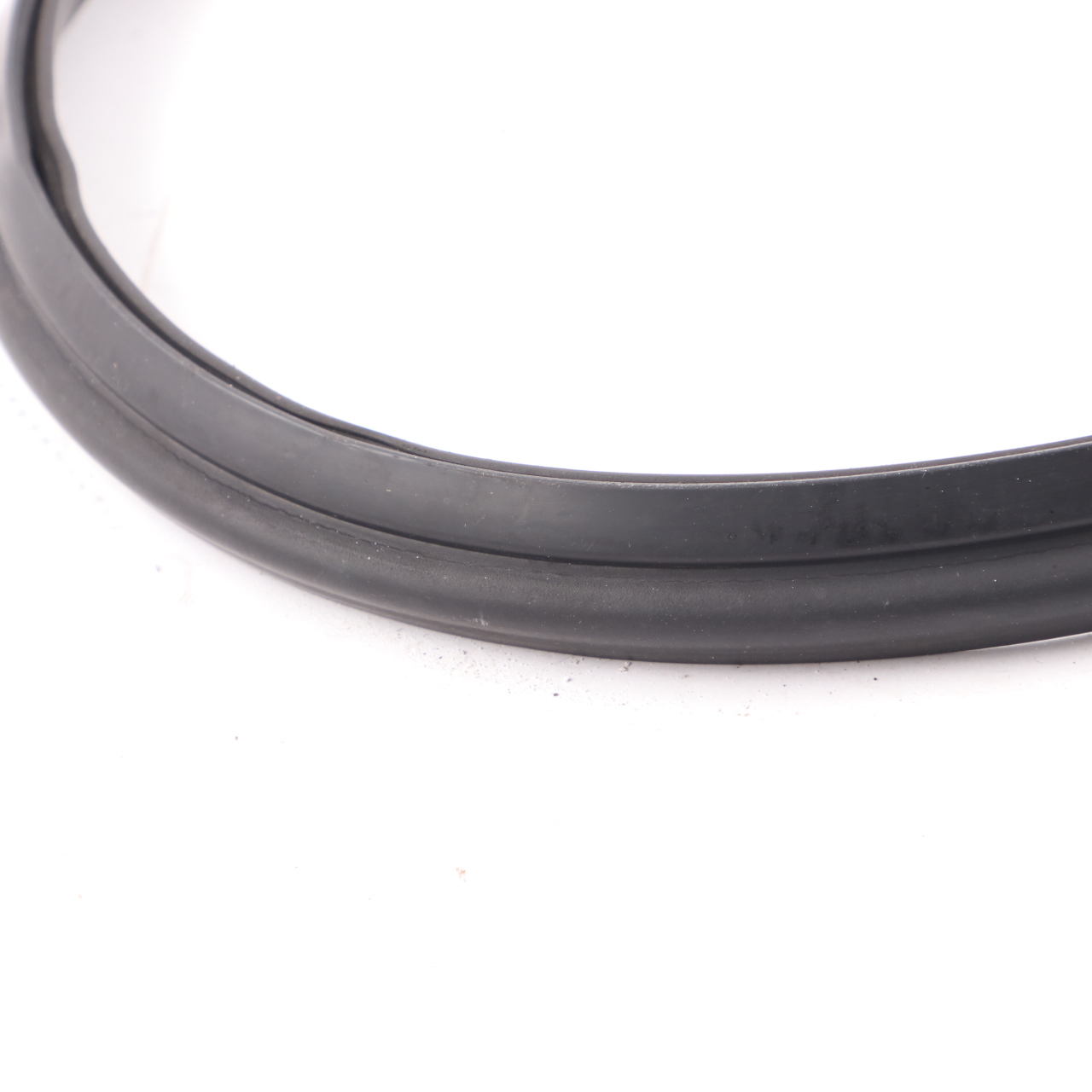 Mercedes W906 Engine Hood Rubber Seal Bonnet Gasket Sealing A9068890098