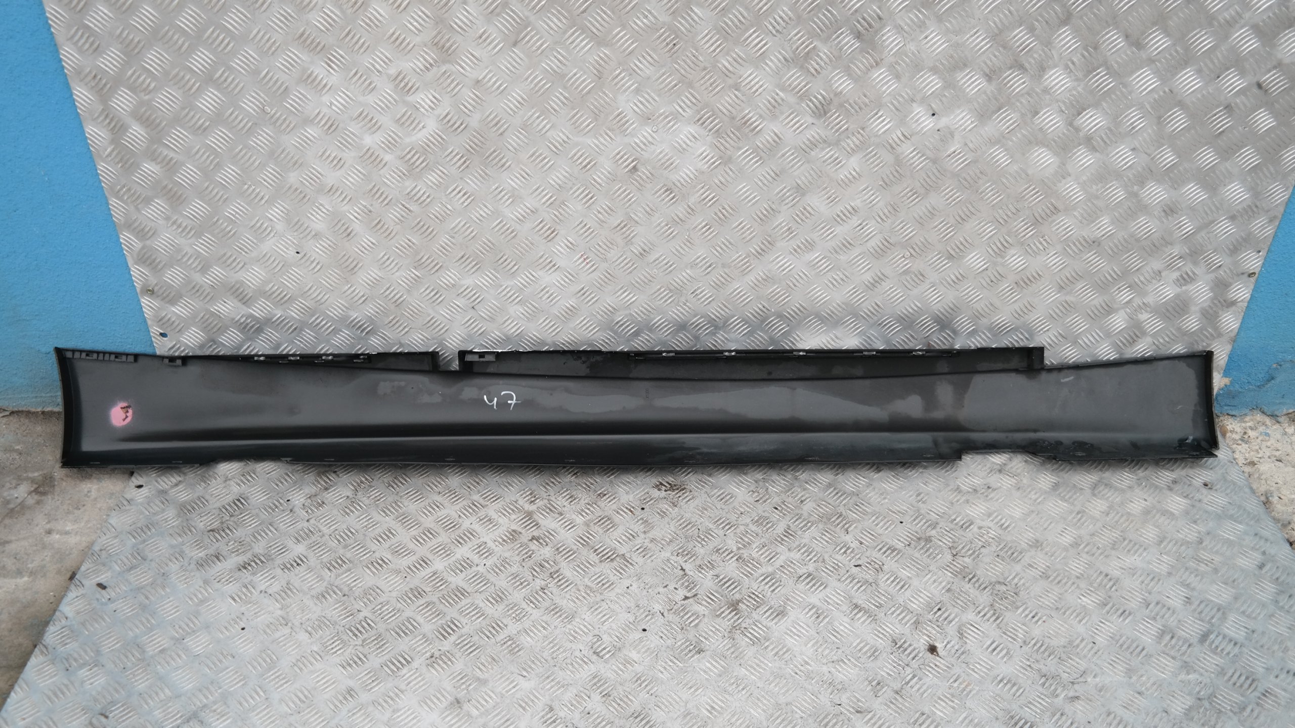 BMW 1 SERIES 9 E87 Sill strip side skirt left N/S BLACK 2 SCHWARZ II - 668