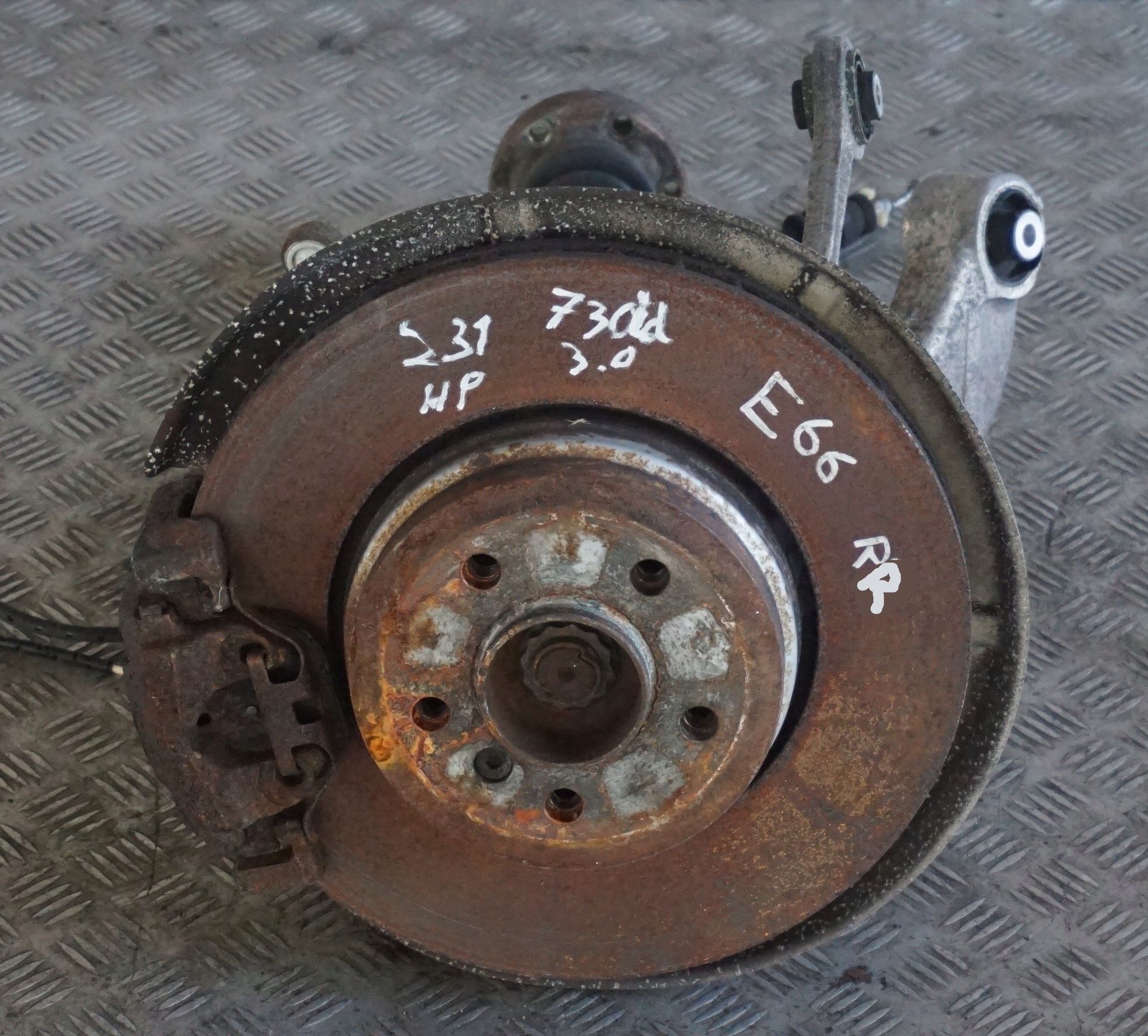 BMW 7 Series E66 730Ld M57N2 Rear Right O/S Leg Brake Disc Axle Suspension