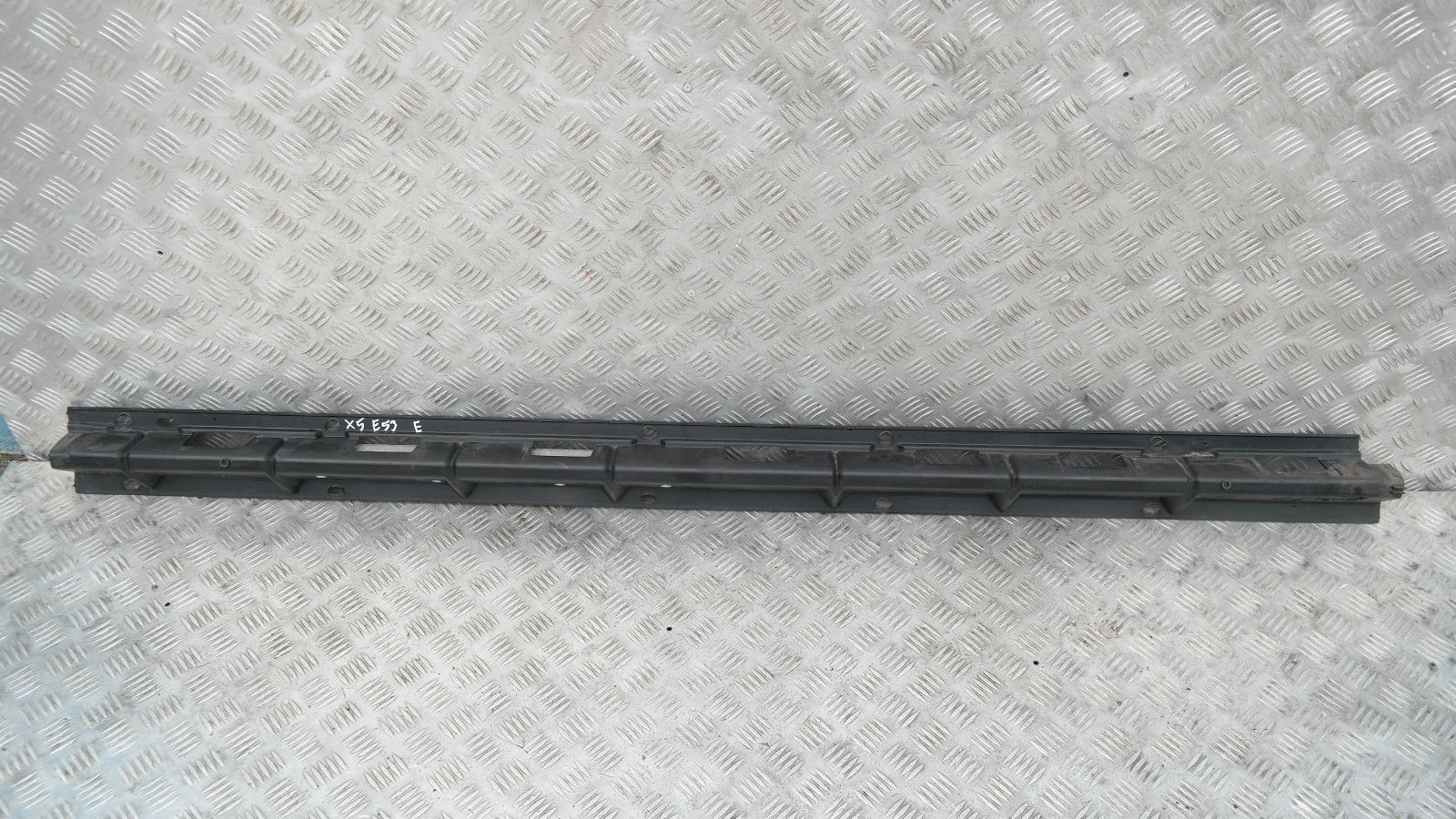 BMW X5 SERIES E53 MOUNT RIGHT O/S SIDE DOOR SILL COVER SKIRT 51718408710 8408710