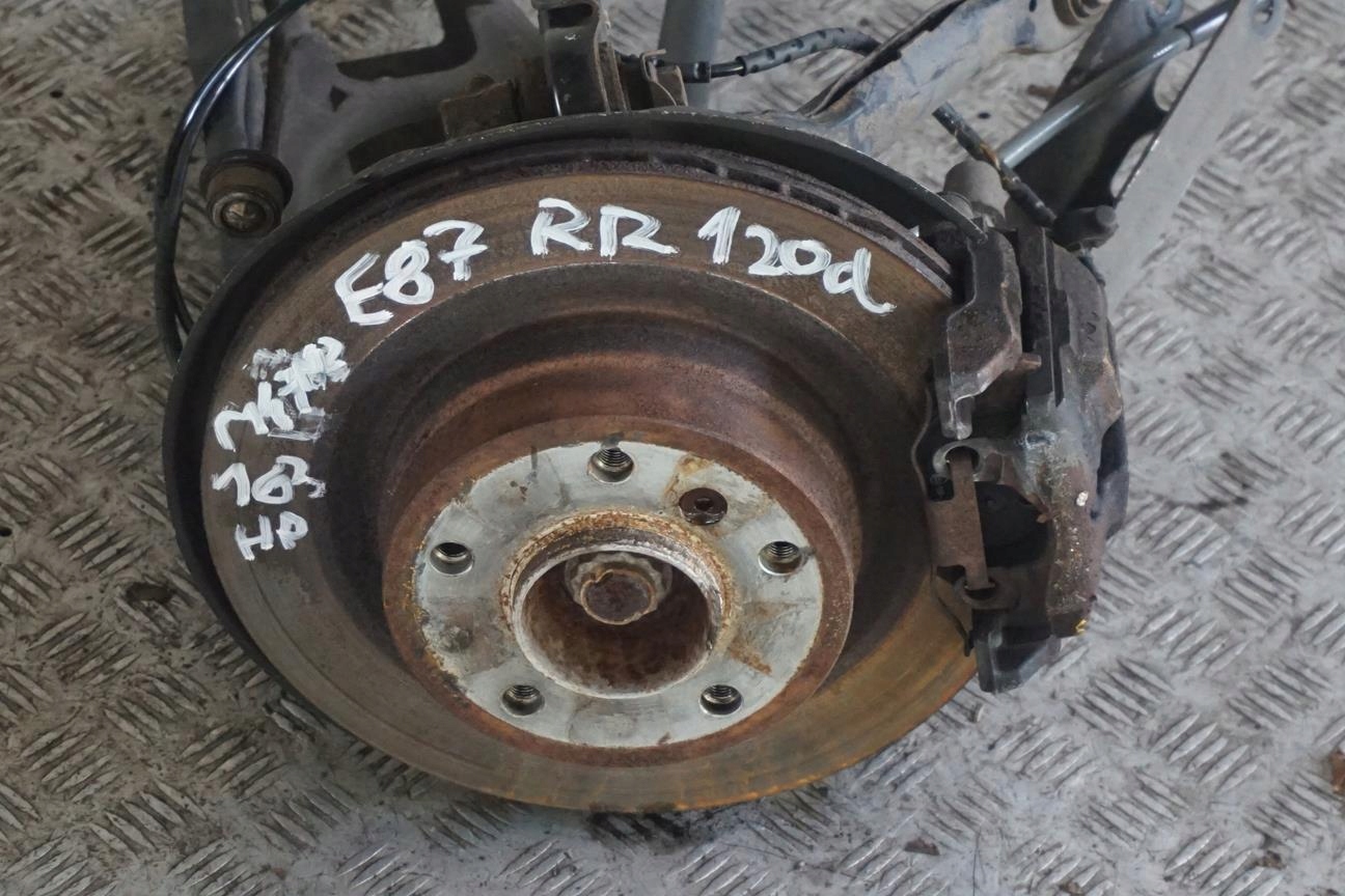 BMW 1 Series E87 120d M47N2 Rear Right O/S Suspension Leg Axle Brake Disc