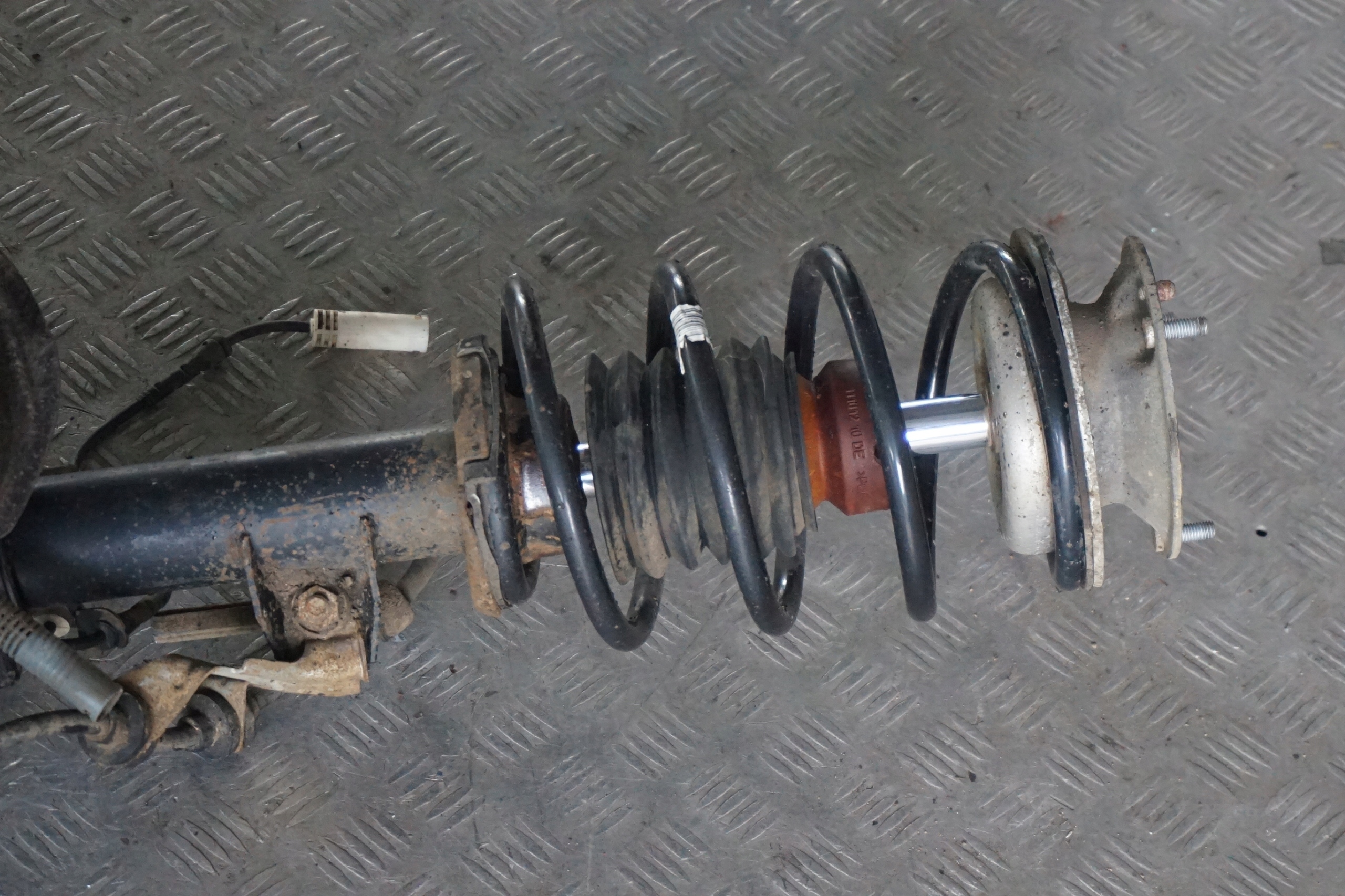 BMW 3 Series E90 325d M57N2 Front Left N/S Spring Strut Leg Suspension