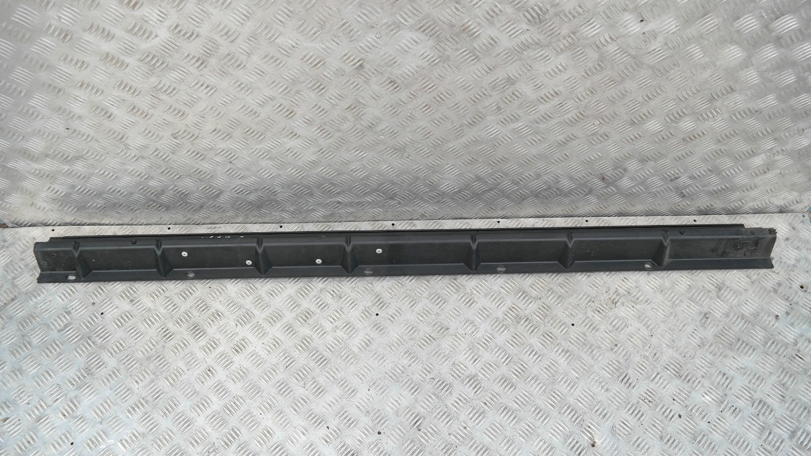 BMW X5 SERIES E53 MOUNT RIGHT O/S SIDE DOOR SILL COVER SKIRT 51718408710 8408710