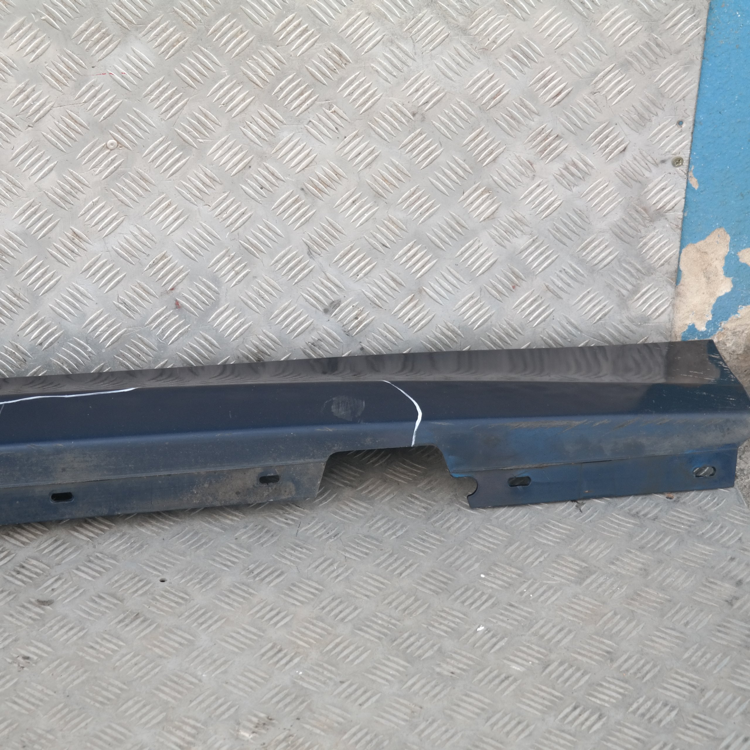 BMW 1 SERIES E87N LCI Sill strip side skirt left N/S Tiefseeblau Deep Sea Blue