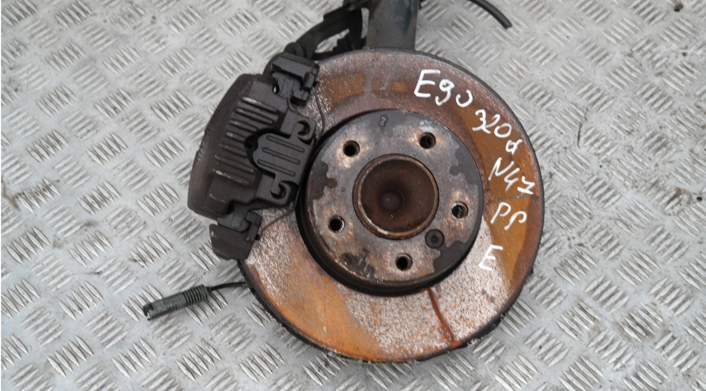 BMW 3 Series E90 320i N46 FRONT RIGHT O/S SPRING STRUT LEG SUSPENSION BRAKE HUB