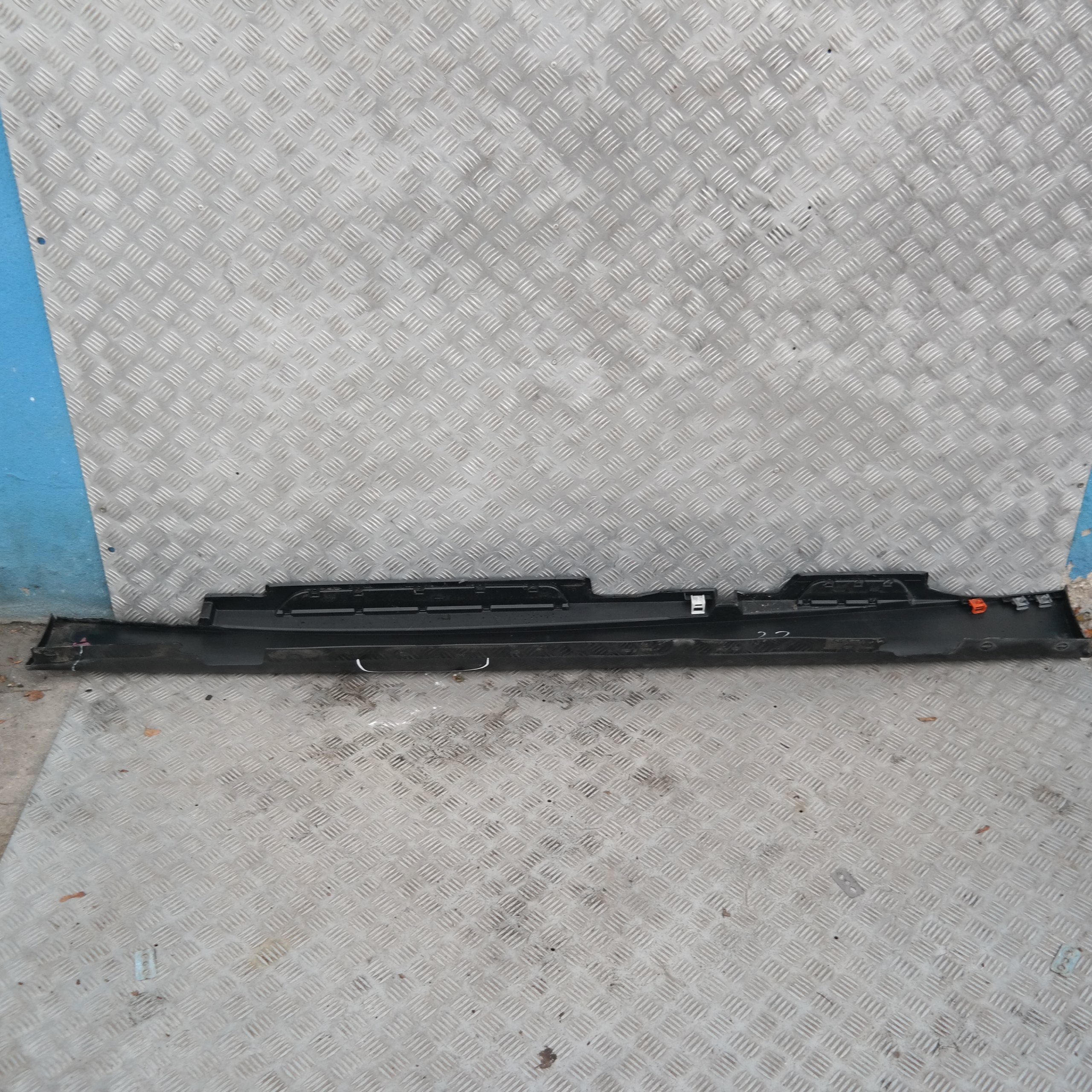 BMW 1 SERIES E87 Sill Strip Side Skirt Right O/S Black Sapphire Metallic - 475