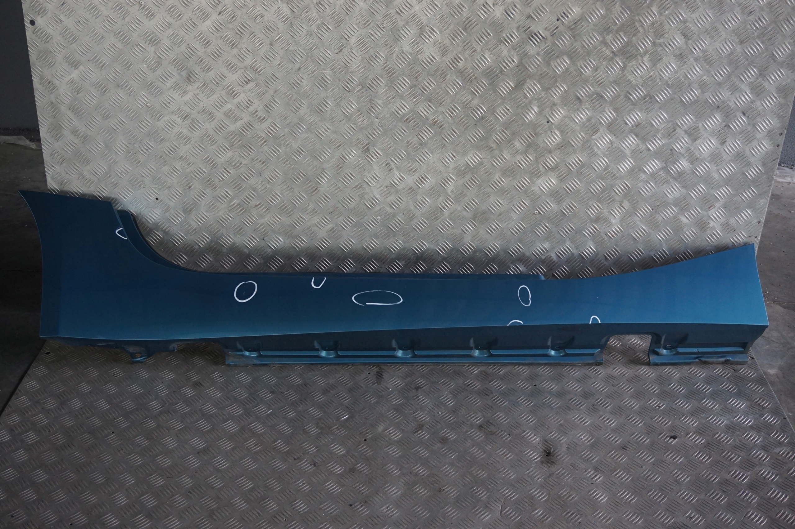 BMW Z4 Series E85 E86 Right O/S Sill Strip Skirt Kick Panel Maledivenblau Blue