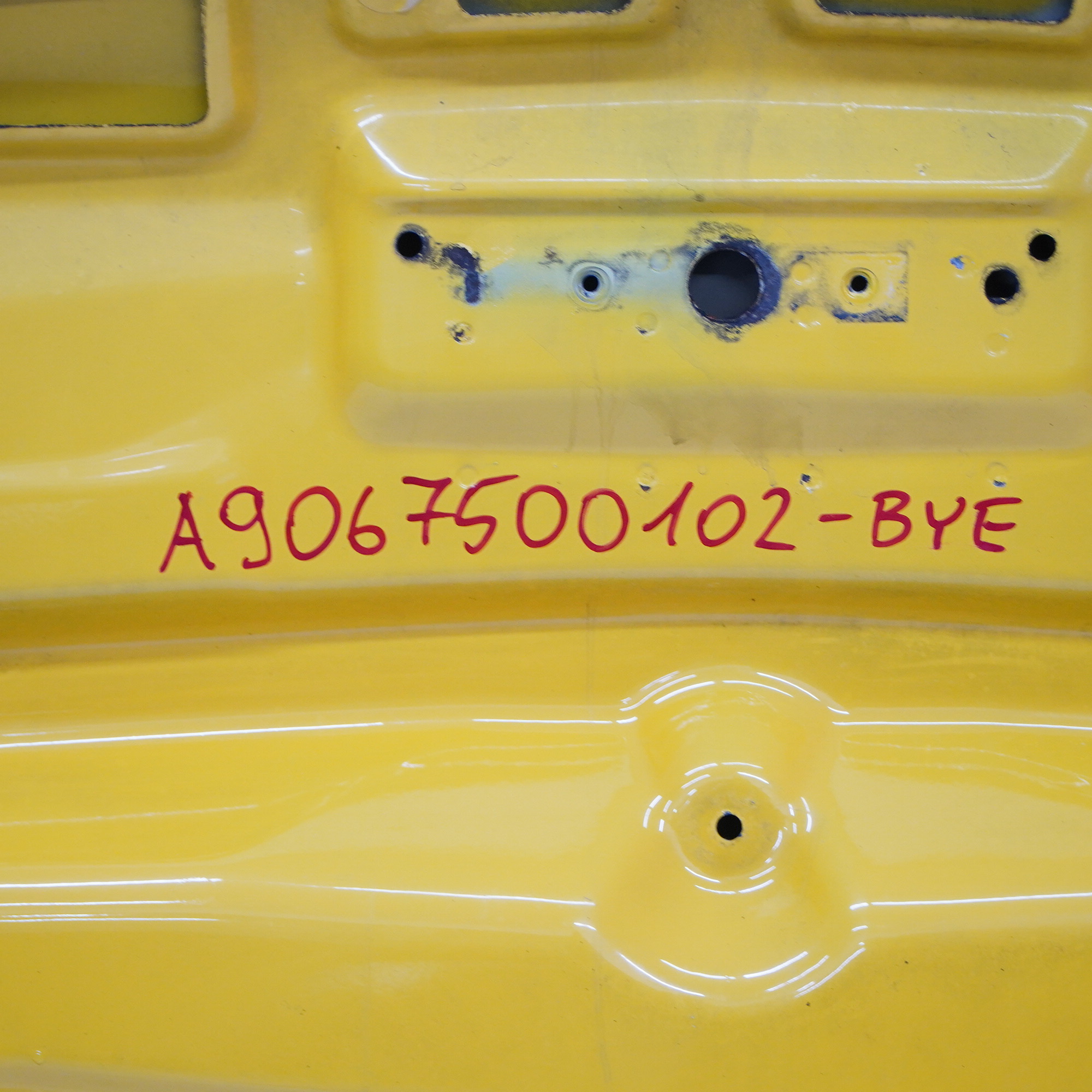 Mercedes Sprinter W906 Hood Bonnet Trim Panel Broom Yellow - 1212 DHL