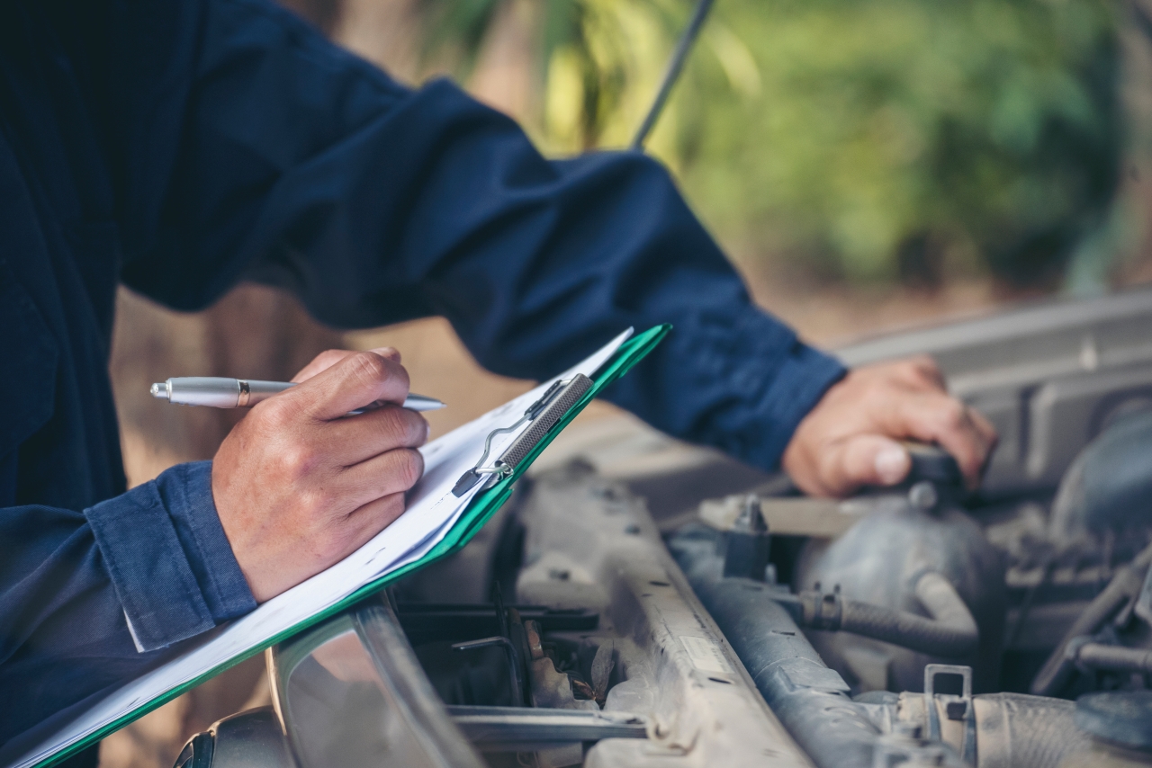 Effective replacement of parts and checking of the oil sensor