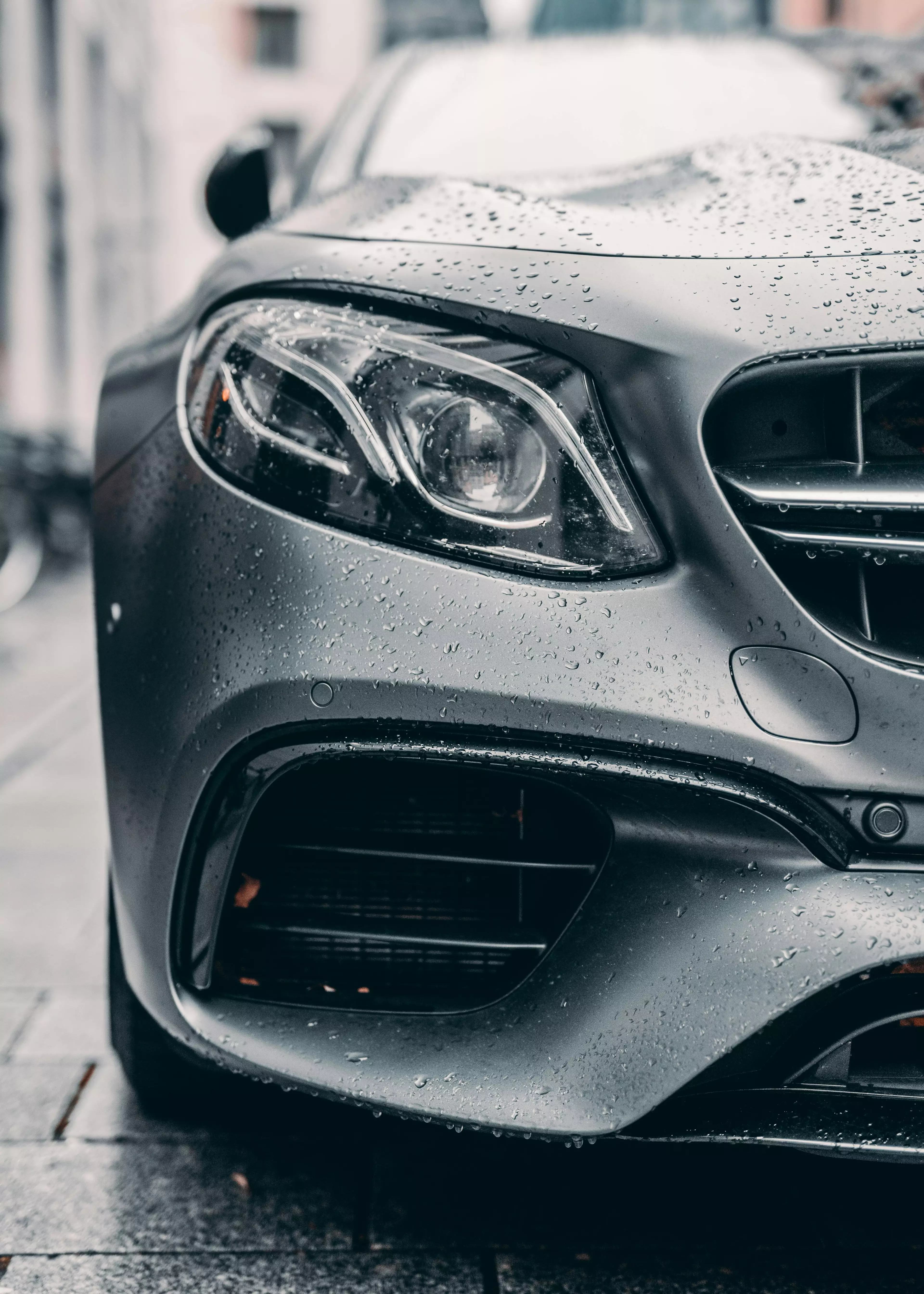 Originallampen oder Ersatzteile? Erfahren Sie, warum gebrauchte Scheinwerfer Sicherheit und perfekte Ausleuchtung garantieren.
