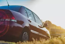 Sin refrigeración en el coche: un compresor de aire acondicionado usado original como alternativa probada a los costosos compresores nuevos.