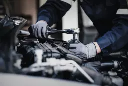 Der Mythos des perfekten Neuteils: Warum ist ein gebrauchtes Originalteil die einzig sinnvolle Option für ältere Autos?