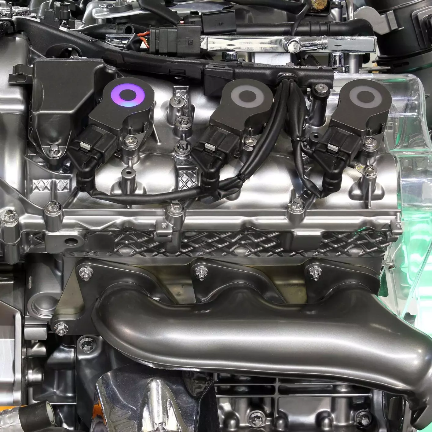 Comprehensive offer of used intake and fuel system parts – air filters, throttles, fuel pumps, injectors, and intake manifolds